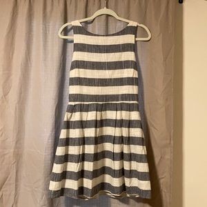Cute spring/summer dress. Size medium. Never worn